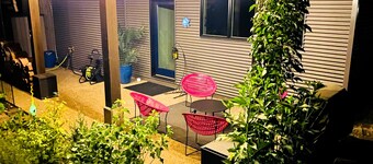 Close to downtown and Ridgemont trail network!