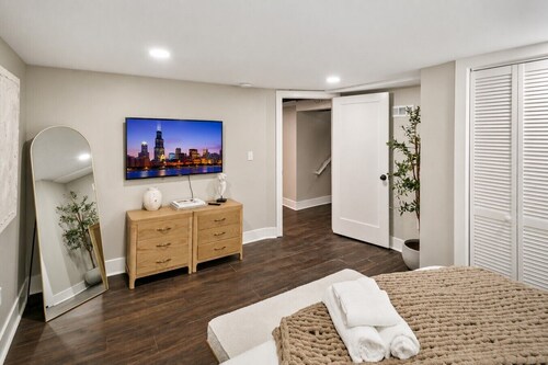 Bright & Cozy Homewood 3 Bed with Arcade Game!