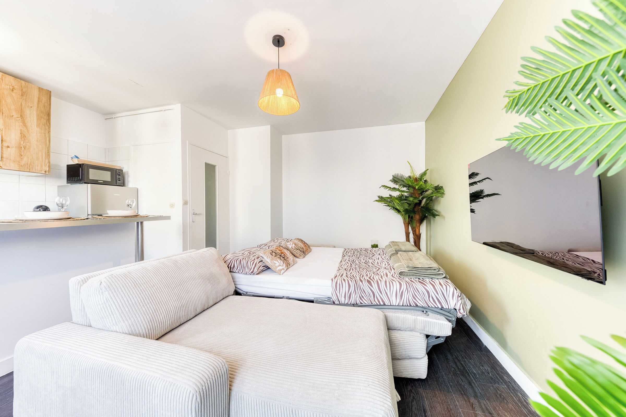 1 habitación, tabla de planchar con plancha, wifi y ropa de cama 