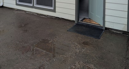 Relaxing Couples Getaway with Hot Tub near downtown Silverton