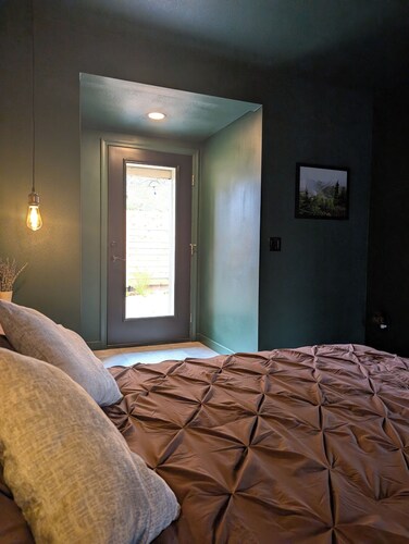 Relaxing Couples Getaway with Hot Tub near downtown Silverton