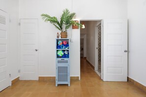 Interior - Beach House! Rooftop Lounge in San Juan Walk Half block to beach Incrdible value (San Juan)