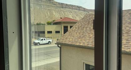 Two Bottles Inn - Palisade Wine Country Retreat Suite Patio 5