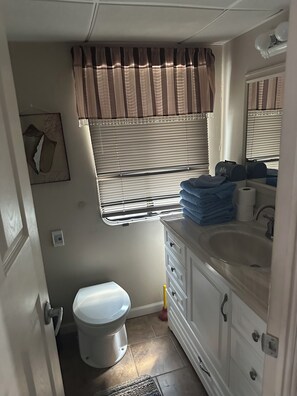 Bathroom - Skipper Yacht- Modern Living on the Water! (Alexandria Bay)