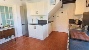 Dishwasher, cookware/dishes/utensils