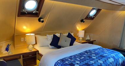Why knot YACHT!!!! Luxury king accommodation on the dock with breakfast included