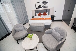 Suite Confort, balcón, vistas a la montaña | Escritorio, espacio para trabajar con un portátil, wifi gratis