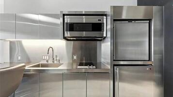 Luxury Apartment, Balcony, City View | Private kitchen