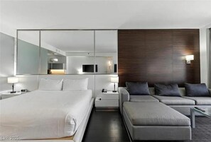 In-room safe, free WiFi - Palms Place Hotel - High Floor Suite (Las Vegas)