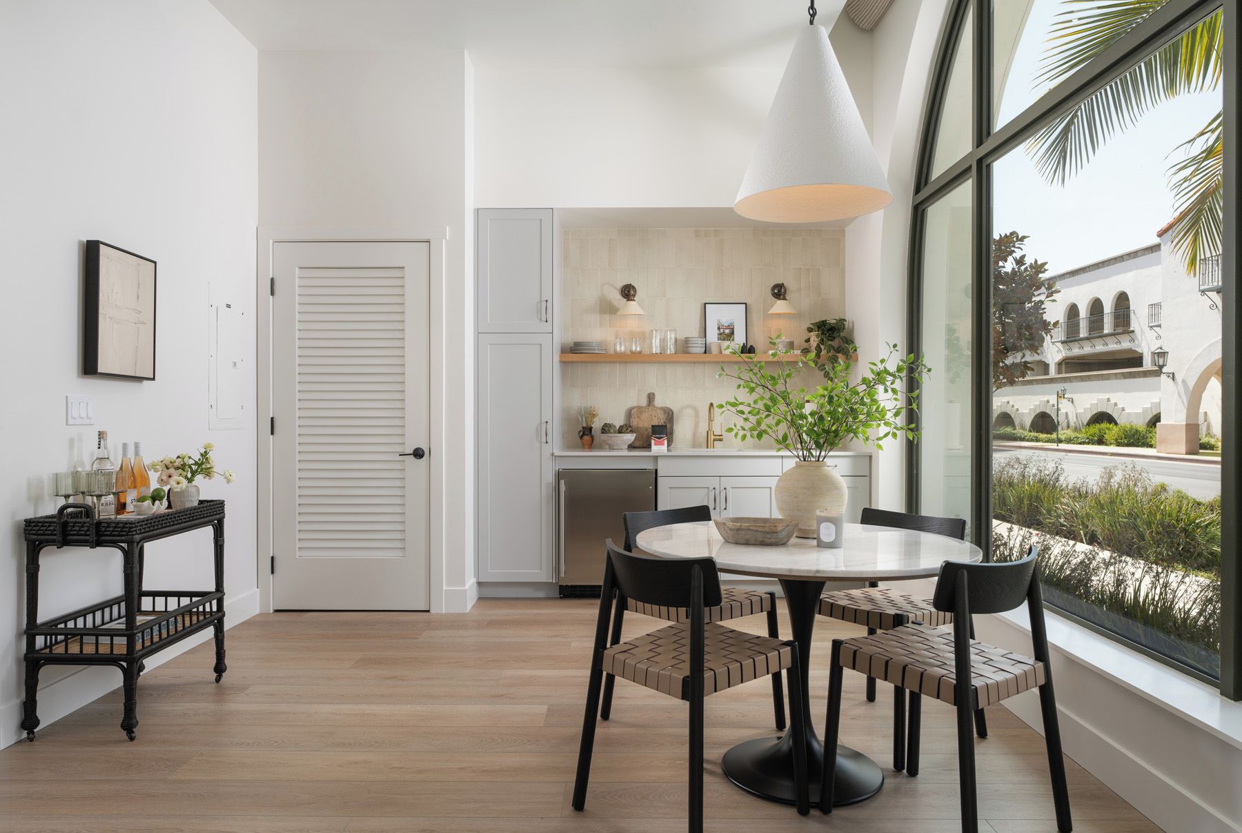 Suite studio luxueuse, douche accessible en fauteuil roulant | Restauration