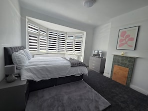 Room - House Sleeps 6 With Parking and Garden (Bedford)