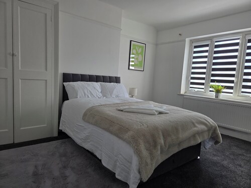 3 Bed House Sleeps 6 -private Garden -pets Welcome