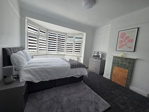 Room - House Sleeps 6 With Parking and Garden (Bedford)