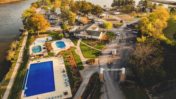 Exterior - East Stay at River Rocks Landing (Gadsden)
