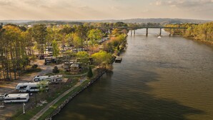 Aerial view - East Stay at River Rocks Landing (Gadsden)