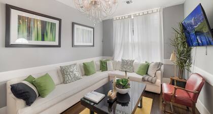 Downtown Mansion 10 bedrooms/7.5 baths, 34+ people, 11car gated parking, Jacuzzi