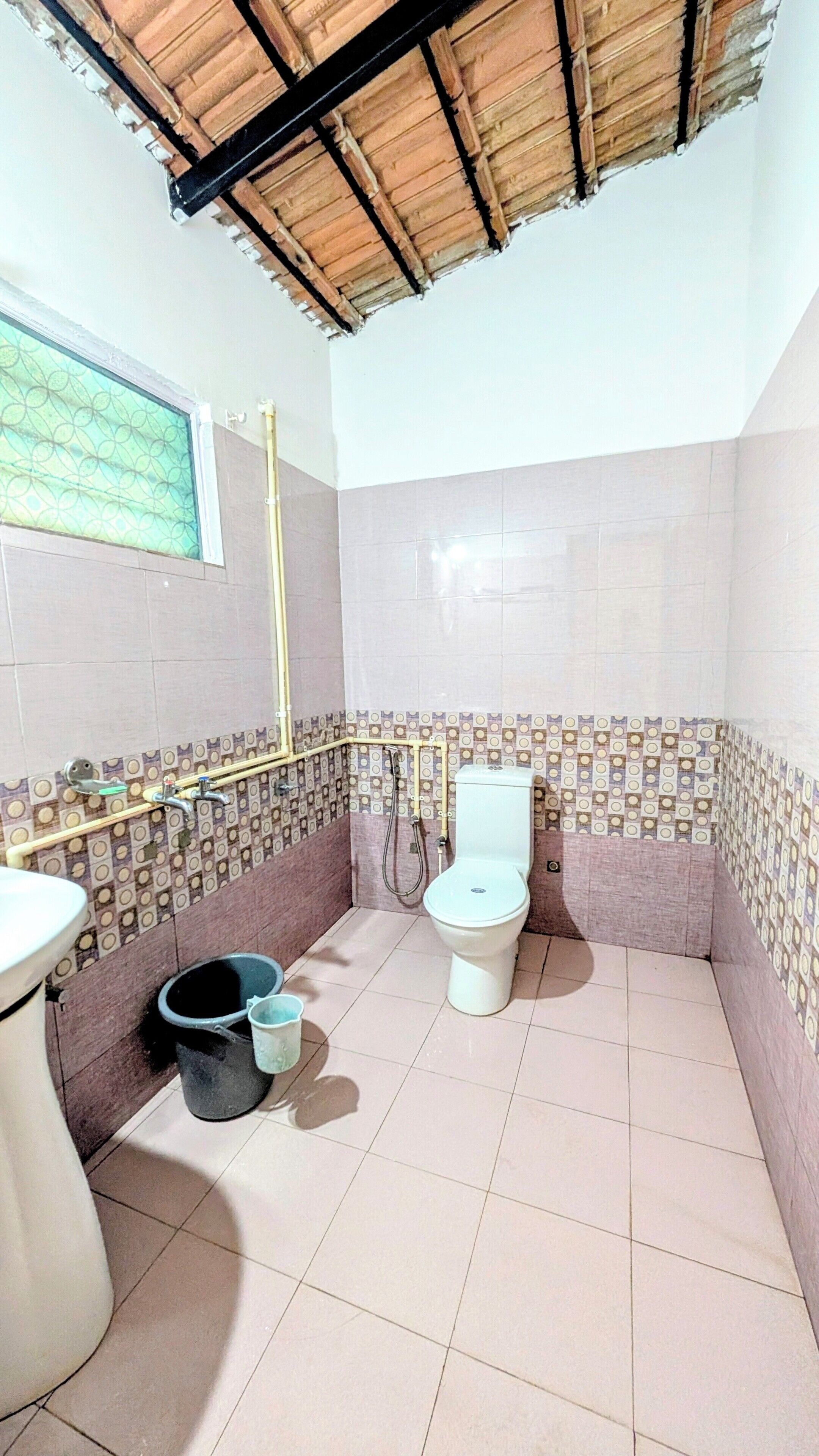 Habitación ejecutiva, vistas al jardín | Baño | Artículos de higiene personal gratuitos y toallas