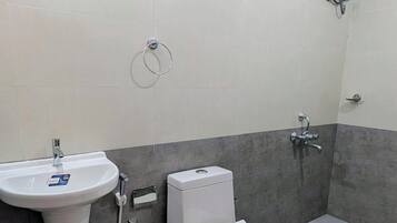 Deluxe Room Non AC | Bathroom | Free toiletries, towels