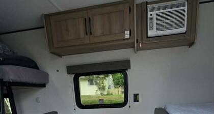 Cozy Camper Getaway | Sleeps 4 | WiFi