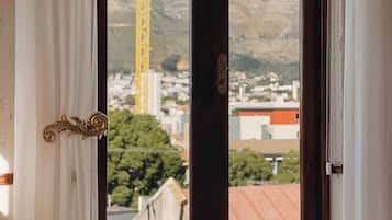 Deluxe Double Room, Mountain View | Interior