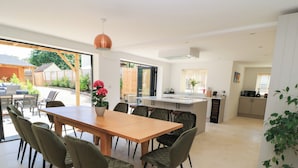 Unclassified image, 5 of 45, button - CERN-WYN, family friendly, luxury holiday cottage in Chippenham (Chippenham)