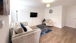 Unclassified image, 5 of 22, button - Spacious 3 Bedroom Home Sleeps 5, Near Leigh Sports Village, Free parking & WiFi (Leigh)