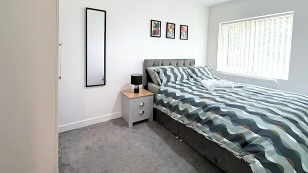 Unclassified image, 1 of 22, button - Spacious 3 Bedroom Home Sleeps 5, Near Leigh Sports Village, Free parking & WiFi (Leigh)