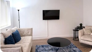 Unclassified image, 4 of 22, button - Spacious 3 Bedroom Home Sleeps 5, Near Leigh Sports Village, Free parking & WiFi (Leigh)