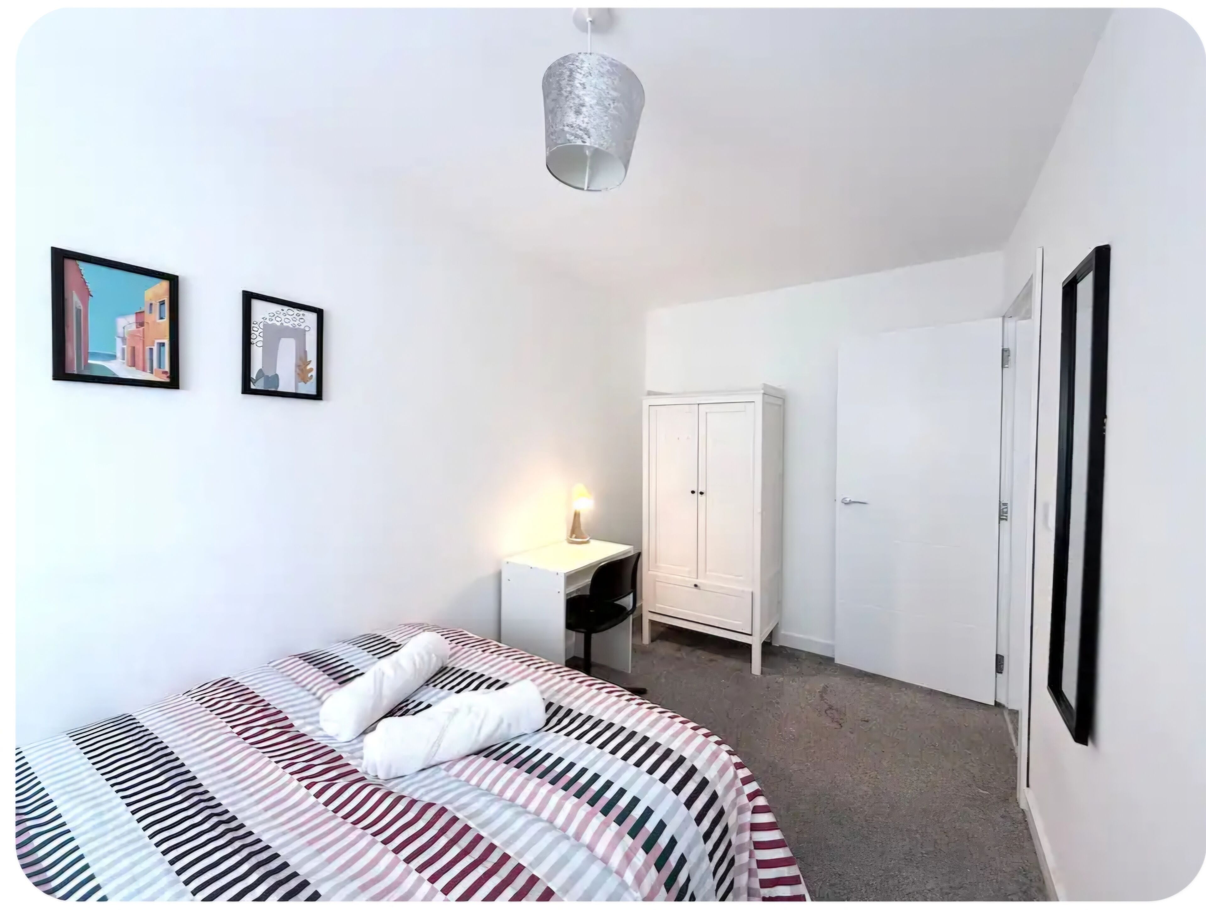 3 bedrooms, iron/ironing board, WiFi, bed sheets