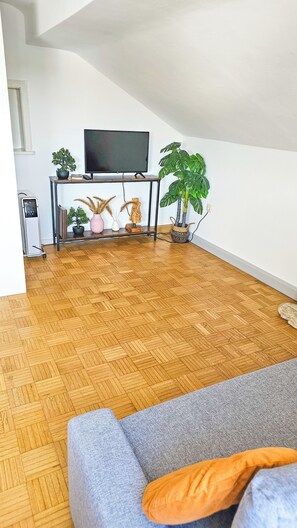Living area - DG Rechts 40m 2-Zimmer Wohnung (Freilassing)