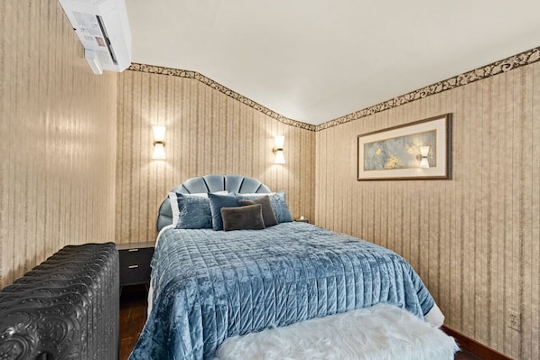 Room - The Little Bear Room at The Wildflower Hotel (Westcliffe)