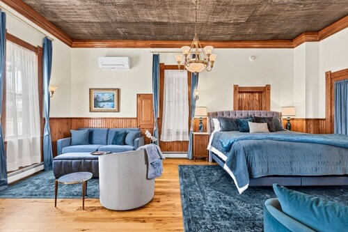 The Crestone Suite at The Wildflower Hotel