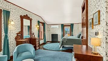 1 bedroom, desk, WiFi, bed sheets