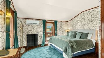 1 bedroom, desk, WiFi, bed sheets