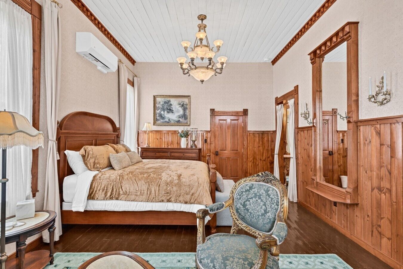 1 bedroom, desk, WiFi, bed sheets