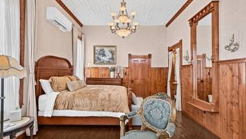 1 bedroom, desk, WiFi, bed sheets
