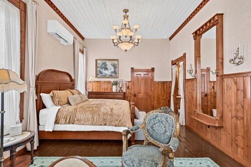 The Lindsay Suite at The Wildflower Hotel
