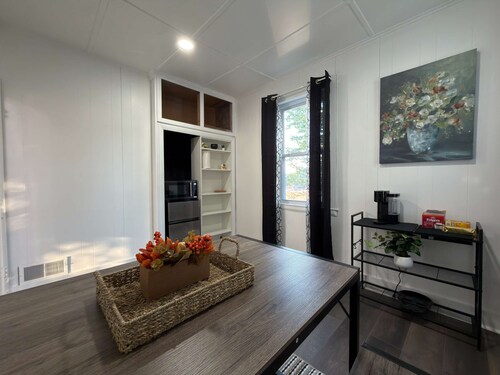 Modern Downtown Salem Retreat 2bed w/ Parking!