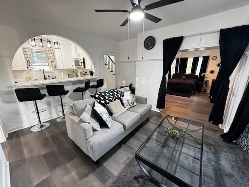 Modern Downtown Salem Retreat