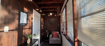 Modern Downtown Salem Retreat
