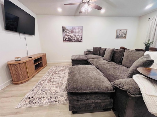Colgate Cottage - 3BR/2BA - Family Friendly