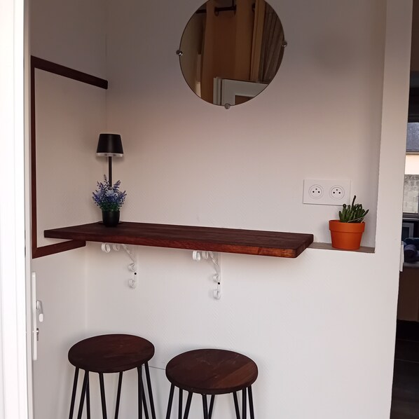 Dining - Rent a guest room at "Le Garage" (Gerde)