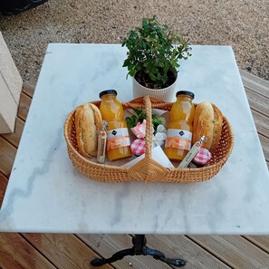 Food and drink - Rent a guest room at "Le Garage" (Gerde)