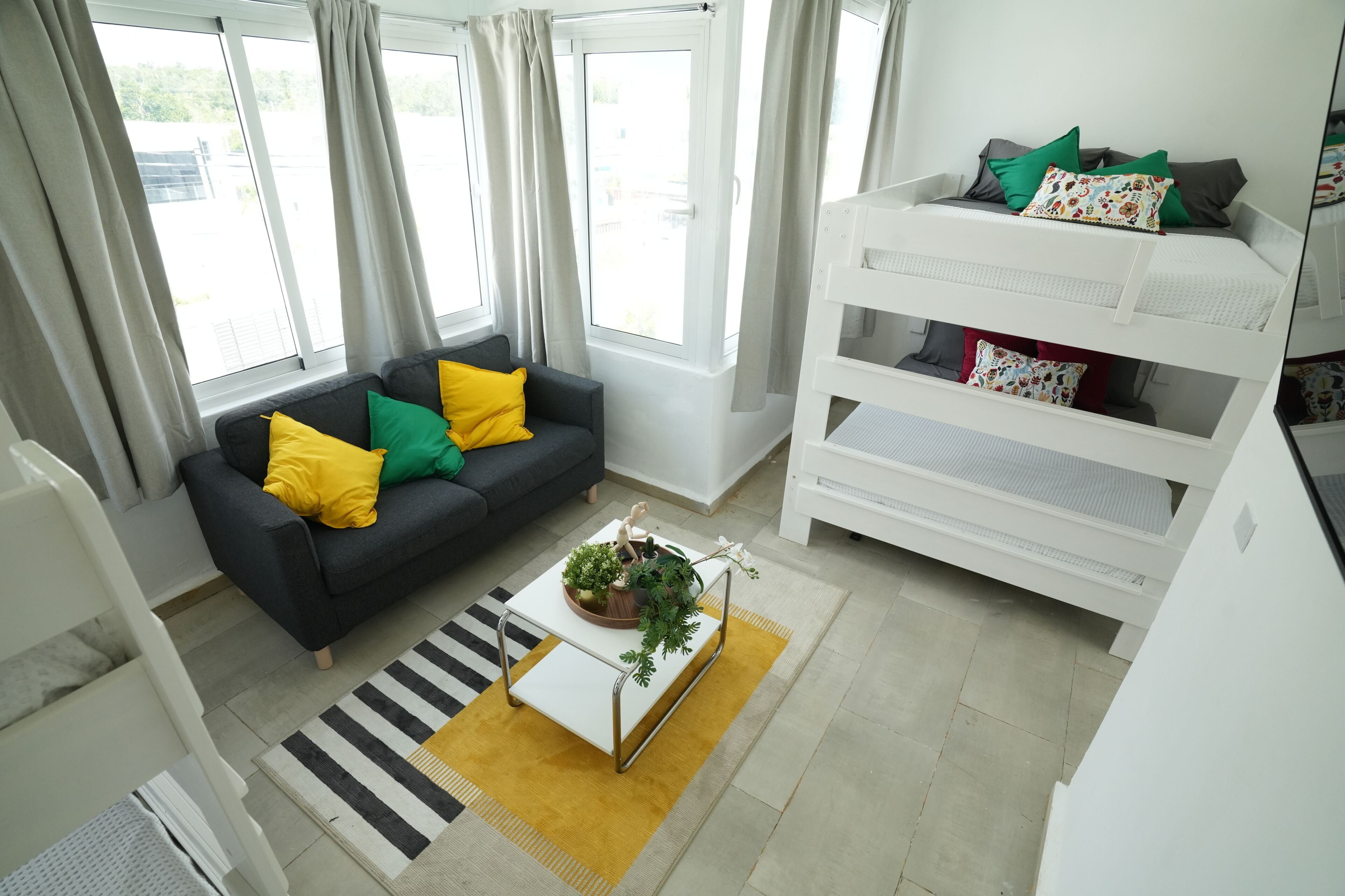4 bedrooms, iron/ironing board, internet, bed sheets