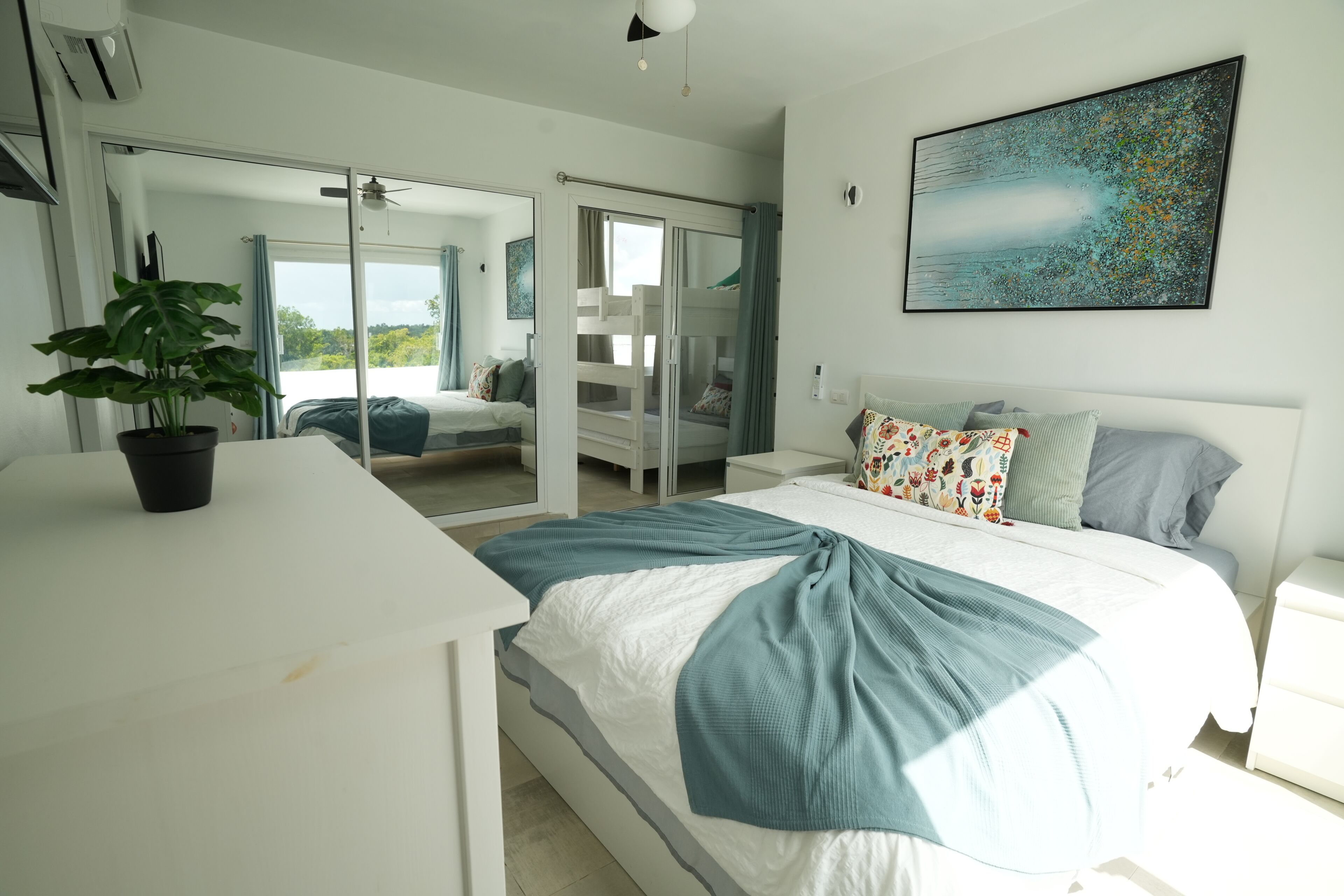 4 bedrooms, iron/ironing board, internet, bed sheets