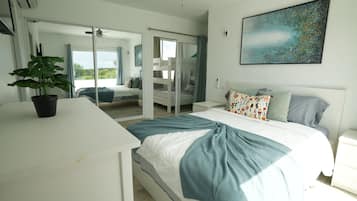 4 bedrooms, iron/ironing board, internet, bed sheets