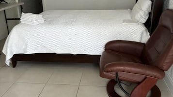 3 bedrooms, iron/ironing board, WiFi, bed sheets