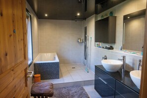 Handtücher, Seife, Toilettenpapier