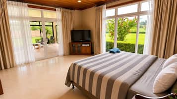 4 bedrooms, iron/ironing board, internet, bed sheets