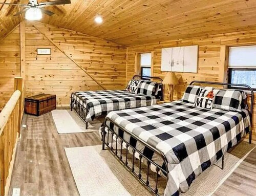 Log Cabin Sleeps 10 | Pool Pass | Golf + Ski